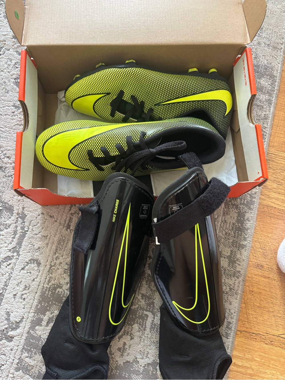 Soccer shoes